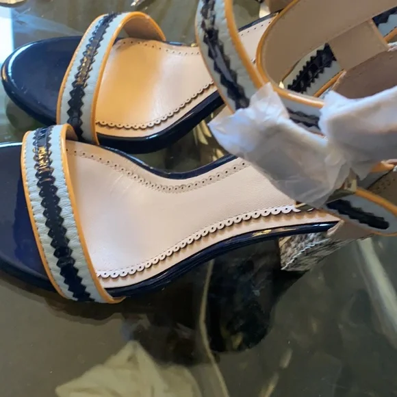 Shoes - Picture 4 of 4